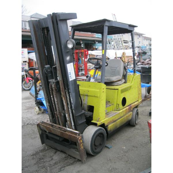 CLARK FORKLIFT - RUNS BUT HYDRAULICS LEAK, NO FORKS, NO PROPANE TANK
