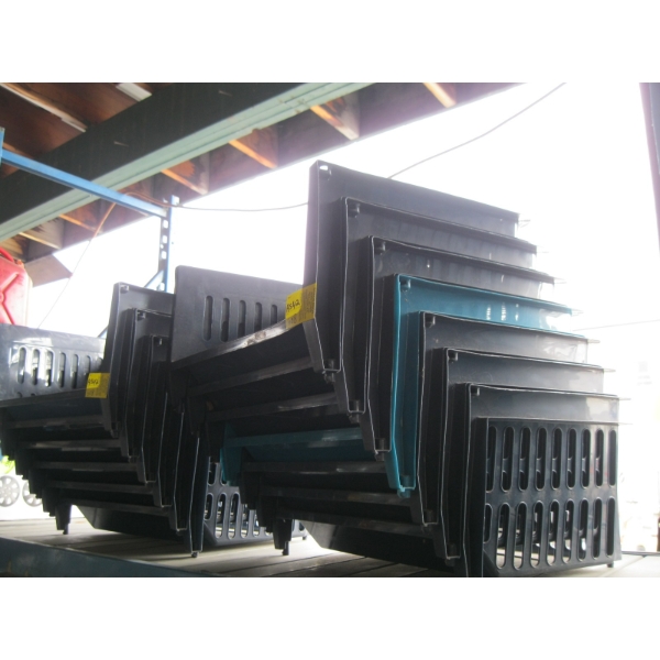12 PLASTIC BINS