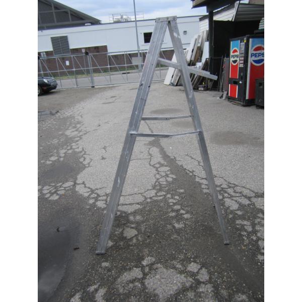 6' FOLDING ALUMINUM STEPLADDER