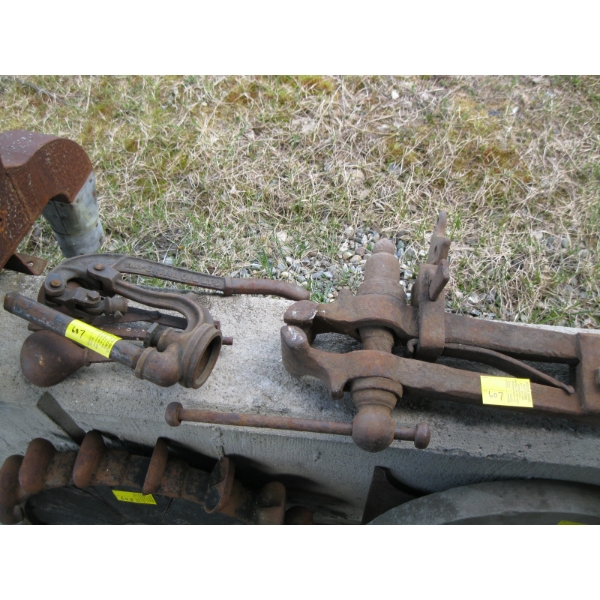 LEG VISE - MISSING LEG END & PUMP HANDLE, ETC.