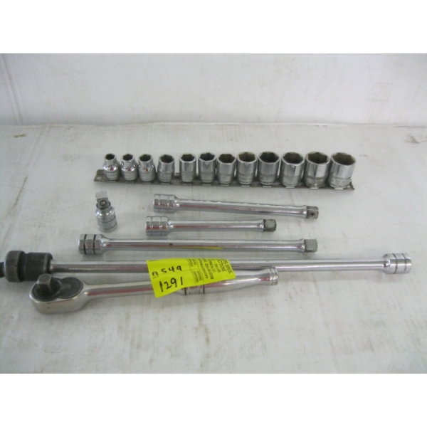 3/8 SET OF SNAP ON RATCHET, EXTENSIONS & SOCKETS