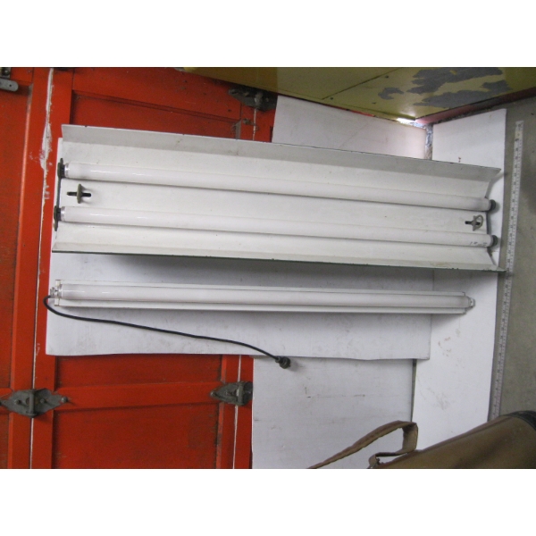 2 FLUORESCENT LIGHT FIXTURES