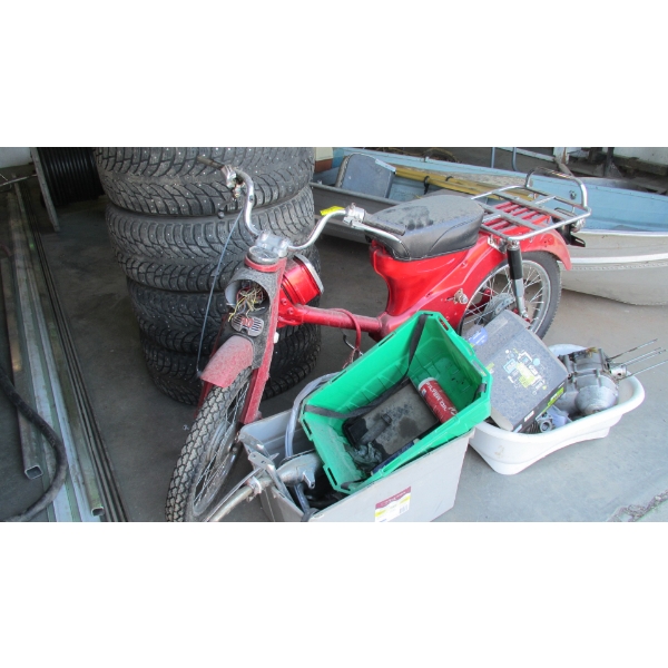 AS IS' SMALL HONDA 90CC MOTORBIKE - HAS BEEN TAKEN APART - NEEDS TO BE PUT BACK TOGETHER 