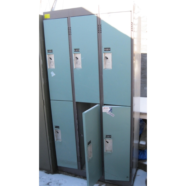 SET OF LOCKERS