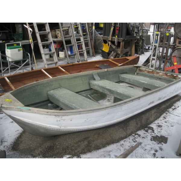 12' ALUMINUM BOAT - LEAKS TINY BIT