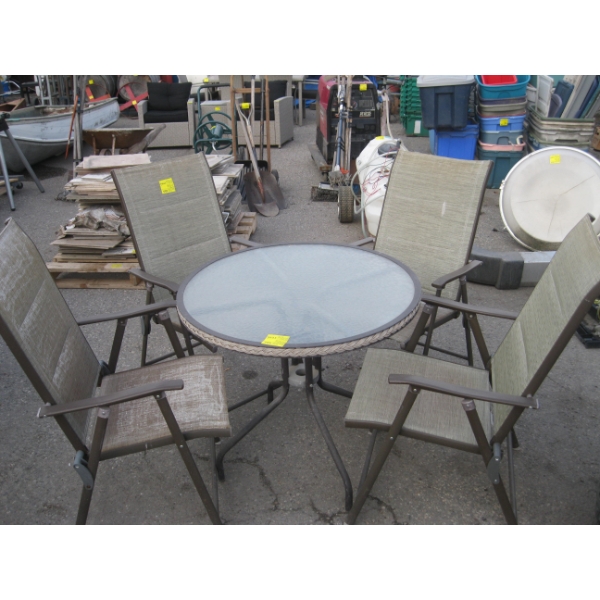 ROUND GLASS TOP PATIO TABLE W/4 FOLDING PATIO CHAIRS