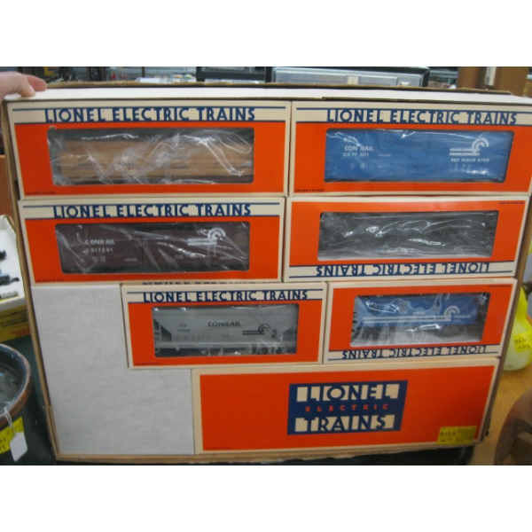 LIONEL TRAIN CARS W/ENGINE