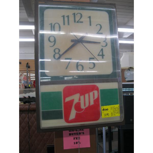 VINTAGE 7UP CLOCK