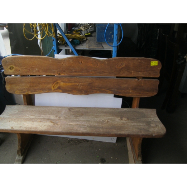 WOODEN BENCH