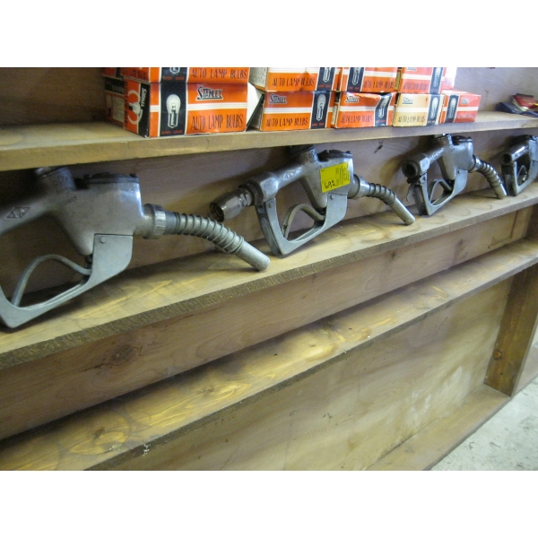 4 FUEL HANDLES