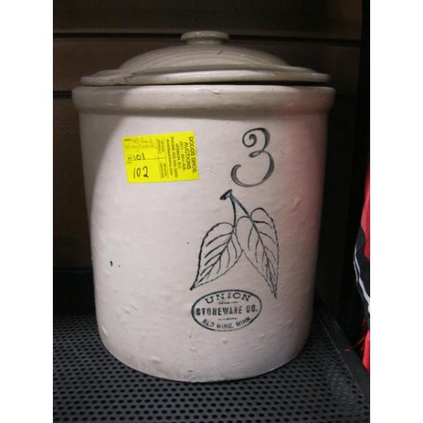 3 GALLON REDWING CROCK W/LID (LID CHIPPED)