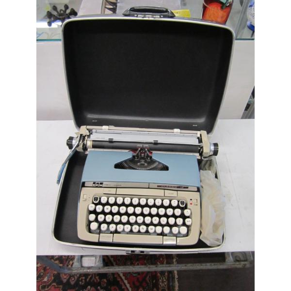 SMITH CORONA MANUAL TYPEWRITER