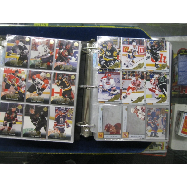 2 BINDERS OF HOCKEY CARDS