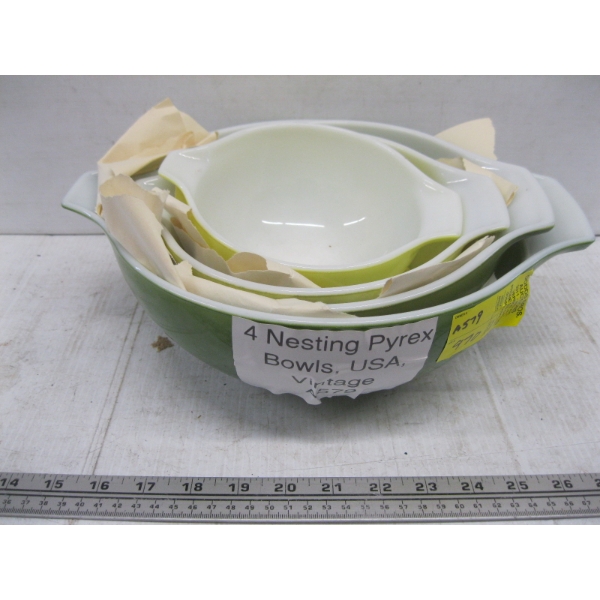 4 PIECE NESTING PYREX MIXING BOWL SET