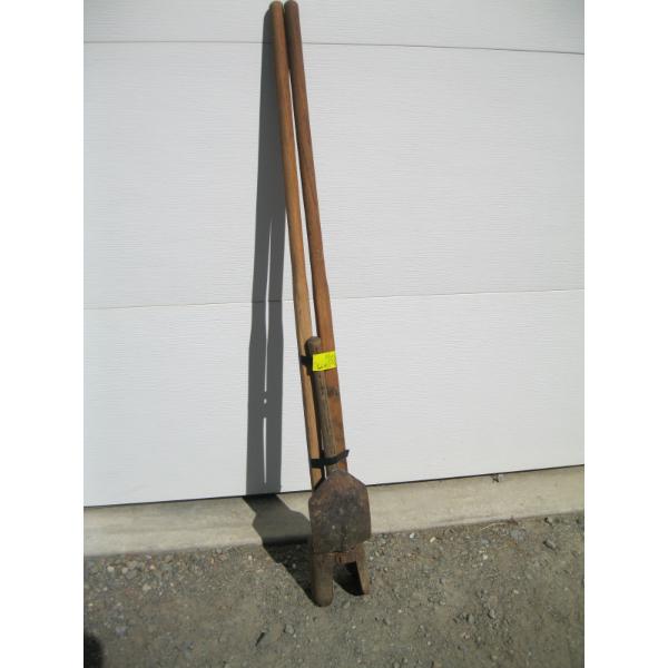 SM. FOLDING SHOVEL & A POST HOLE DIGGER