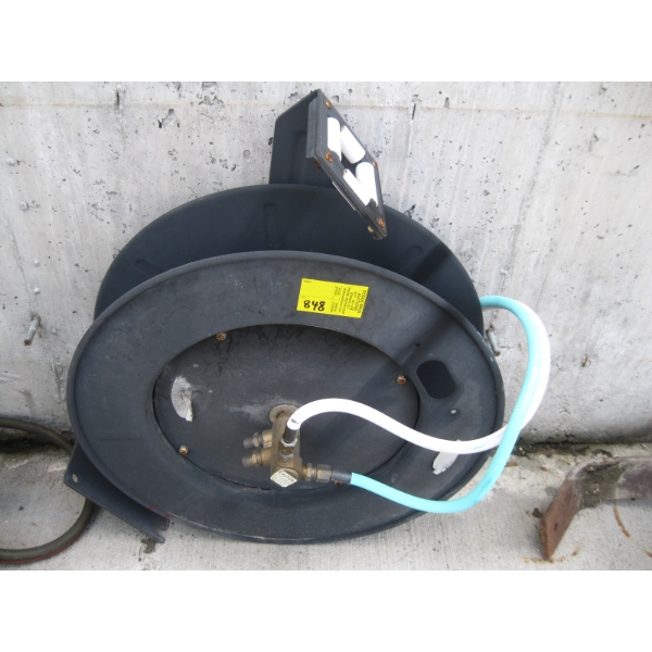 RETRACTABLE AIRLINE COILER