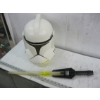 Image 1 : LIGHT SABRE & HELMET