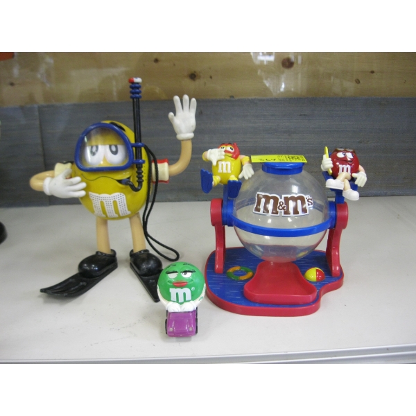 2 M&Ms FIGURINES