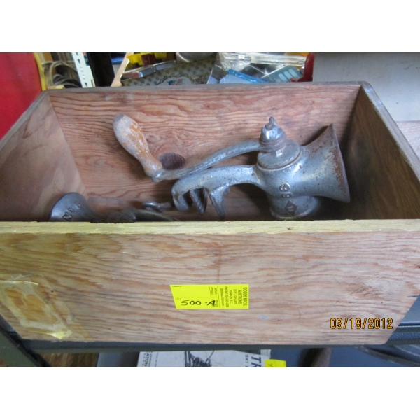 WOODEN BOX W/2 GRINDERS