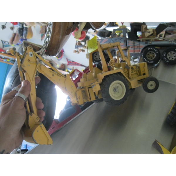 INTERNATIONAL BACK HOE