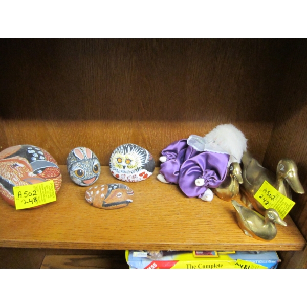 COLLECTABLE PAINTED ROCKS, CLOWN & BRASS DUCKS