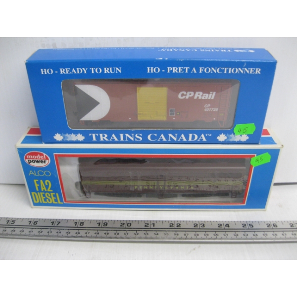 2 HO SCALE RAIL CARS