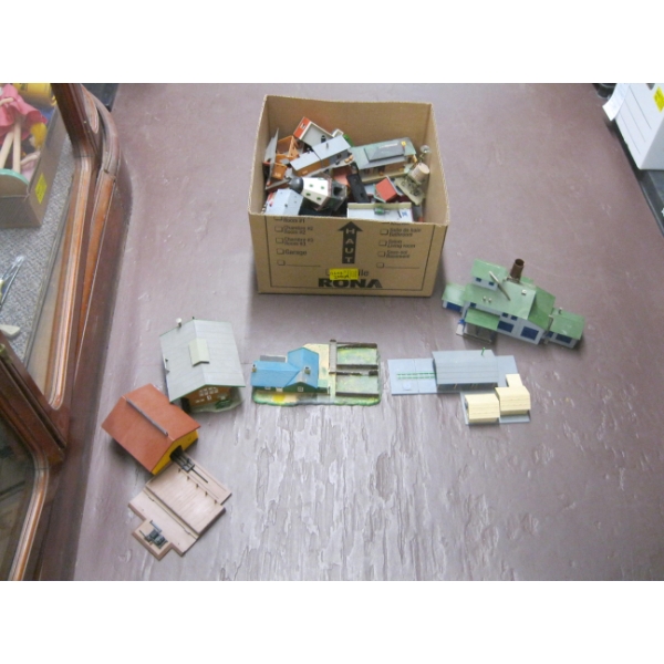 ASST. HO SCALE BUILDINGS, ETC.