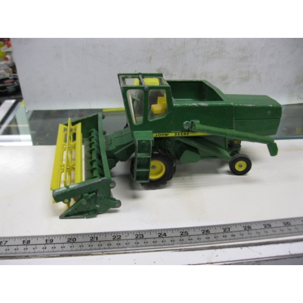 JOHN DEERE DIECAST COMBINE MODEL 6600
