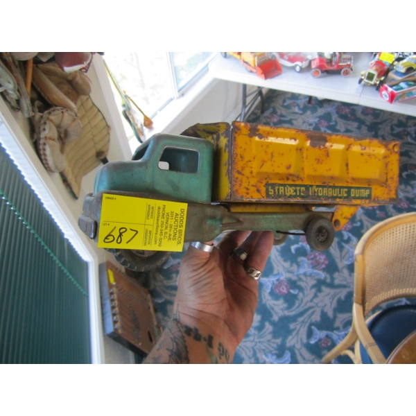 METAL STRUTCO DUMP TRUCK