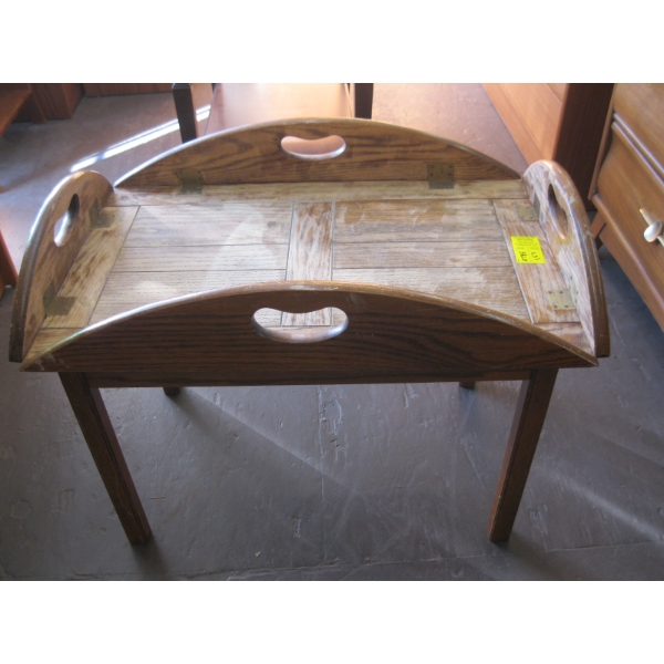 TABLE W/FLIP DOWN SIDES
