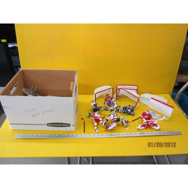 HOCKEY FIGURINES