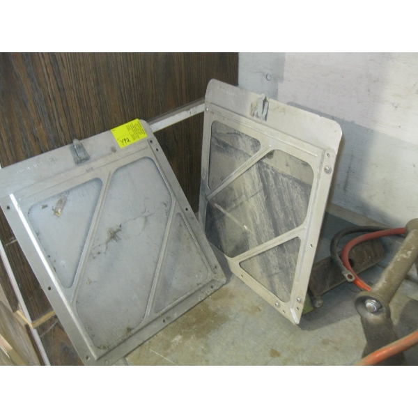 2 SIGN HOLDERS - 1 MOUNTED TO RECEIVER HITCH