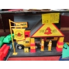 Image 1 : PENNZOIL SERVICE STATION W/DIECAST PENNZOIL TRUCK