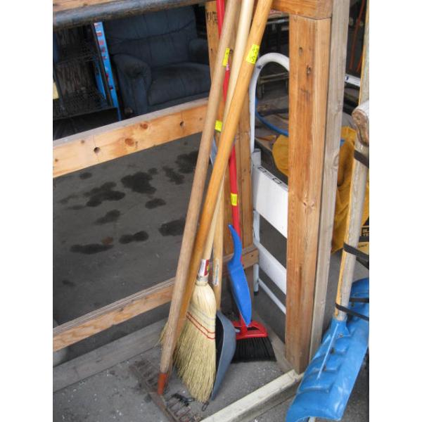 GARDEN TOOLS: BROOM, RAKES, ETC.
