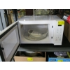 Image 2 : MAGIC CHEF WHITE MICROWAVE