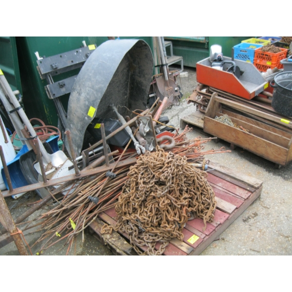 PALLET OF ASST. MISC. METAL FENCE STAKES, TURNBUCKLE, TIRECHAINS, ETC.