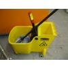 Image 2 : MOP PAIL W/SQUEEGEE & MOP