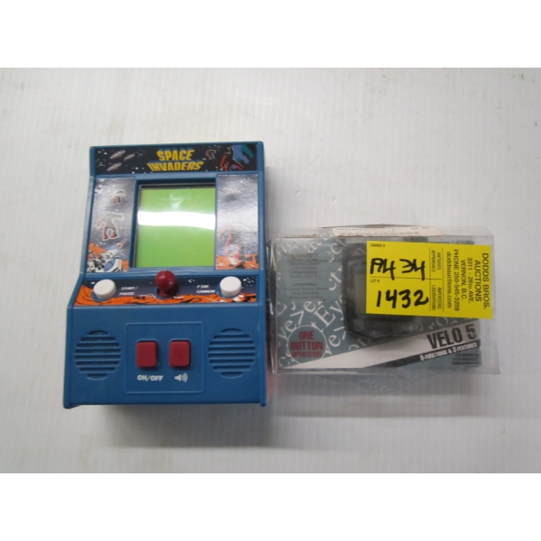 MINI SPACE INVADERS ARCADE GAME & A CAT EYE VILO 5 COMPUTER