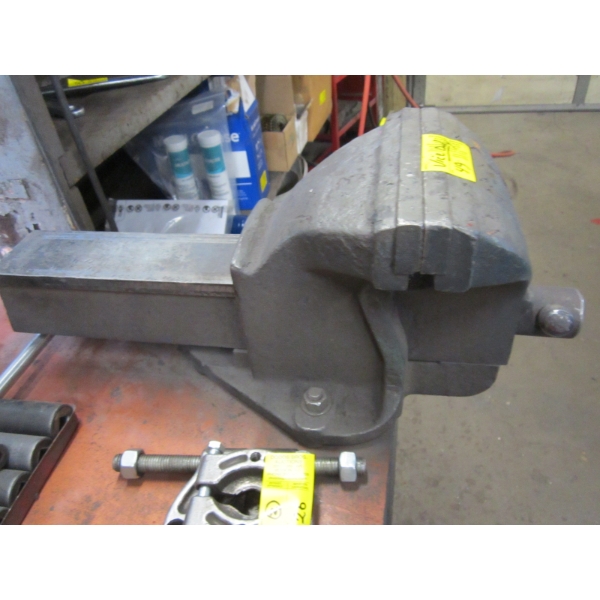 HEAVY DUTY 8" VISE