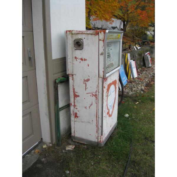 CHEVRON BENNETT FUEL PUMP - MODEL 2056 - EARLY 60s, FROM SORRENTO
