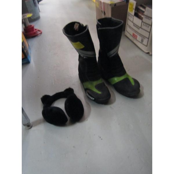 PAIR OF MOTORCYCLE BOOTS