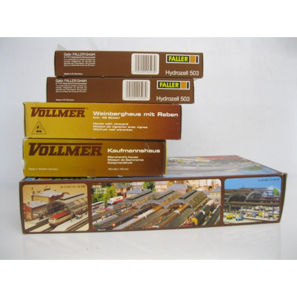 HO SIZE TRAIN BUILDINGS