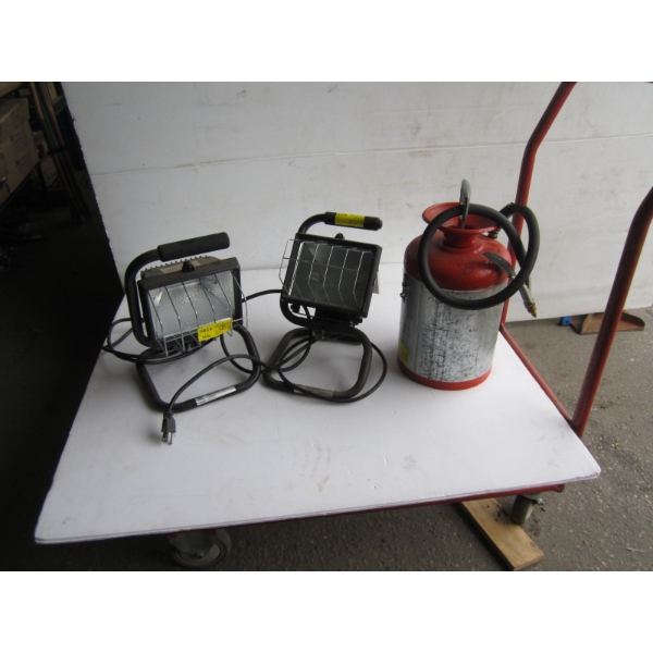 PART GARDEN SPRAYER & 2 FLOOD LIGHTS