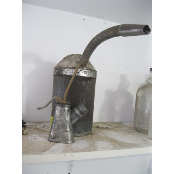 2 OIL CANS
