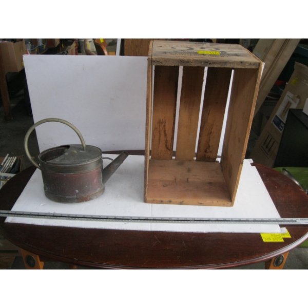 WOODEN CANADIAN APPLES PACKER BOX