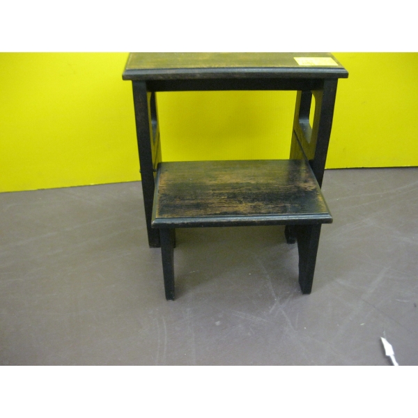 SM. DOUBLE STEP STOOL