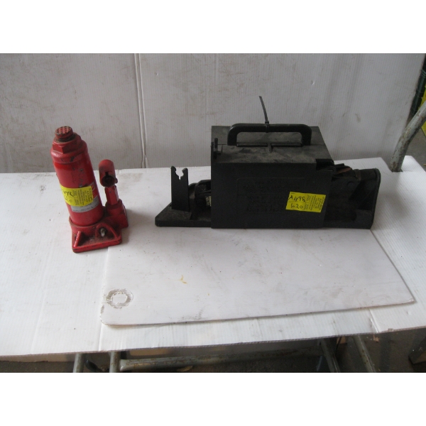 HYDRAULIC JACK & A CAR JACK