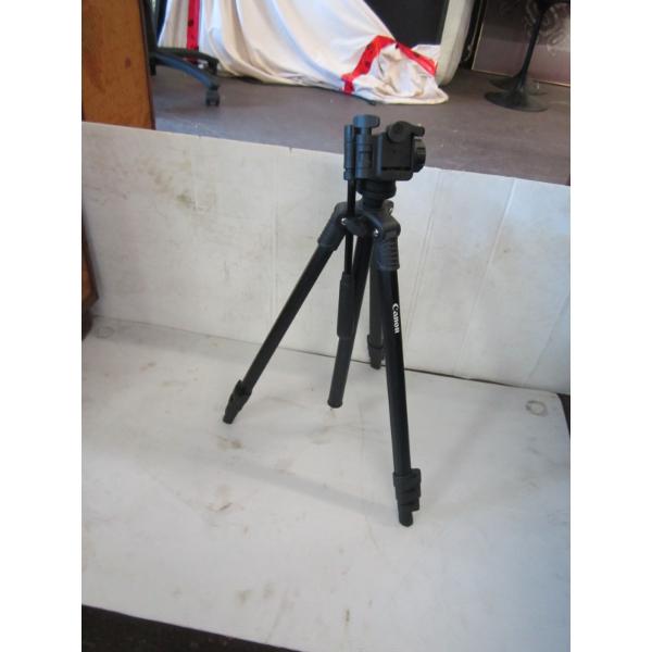 CANON CAMERA TRIPOD IN BAG