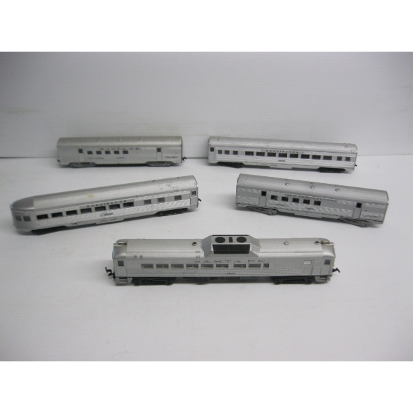 5 HO SCALE PASSENGER TRAIN CARS