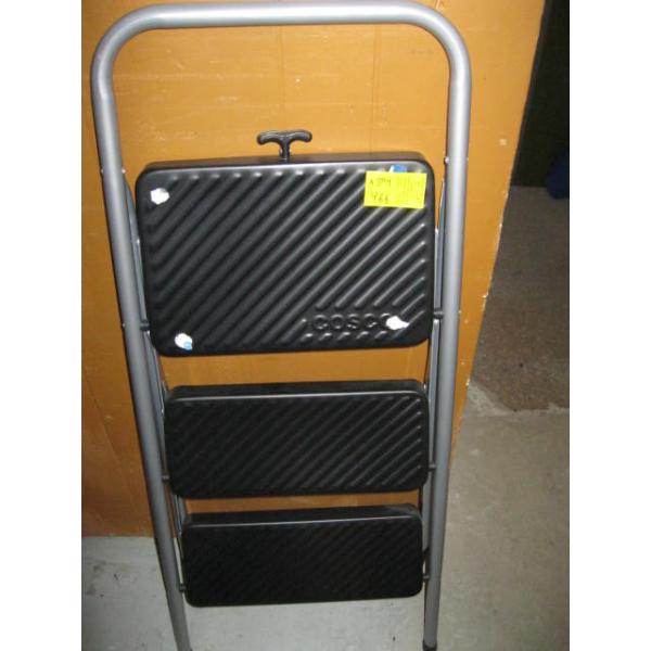 3' FOLDING STEPLADDER